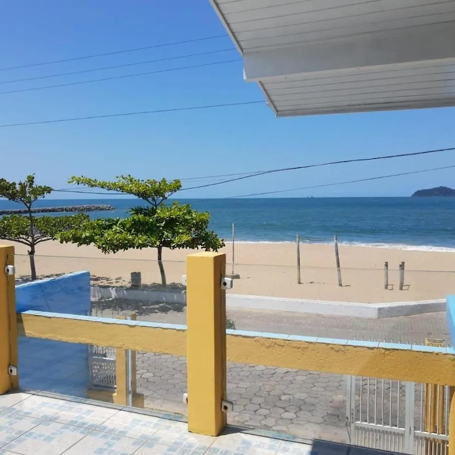 Alloggio in famiglia Mansao Ouro Verde Vlc Frente Para O Mar Com Piscina Piçarras